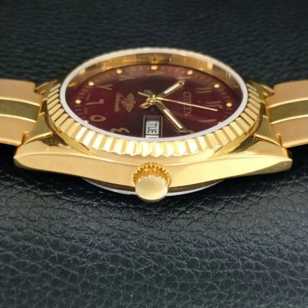 Vintage 1983 Citizen Automatic Mens Gold Watch W/daydate & Red accents